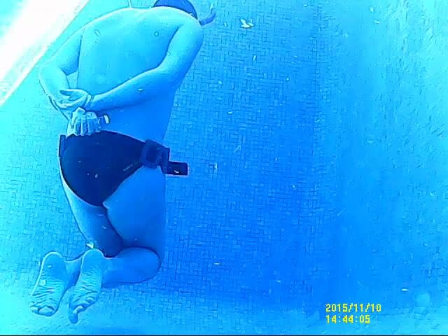 tied underwater - video 3