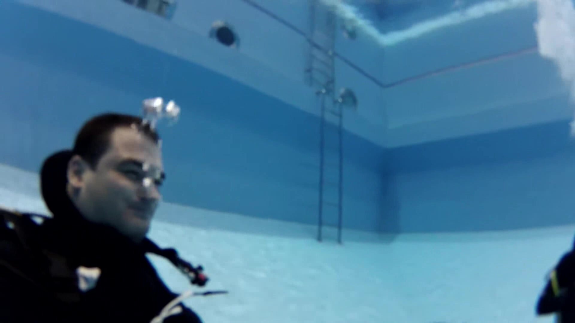 Beefy scubadiver goes barefaced underwater