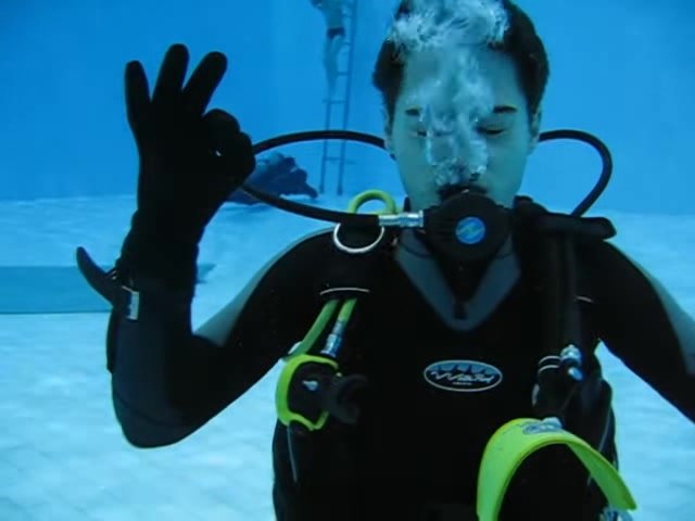 Underwater scubadiver's mask removal