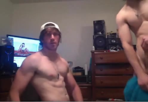 2 straight boys experiment for the camera