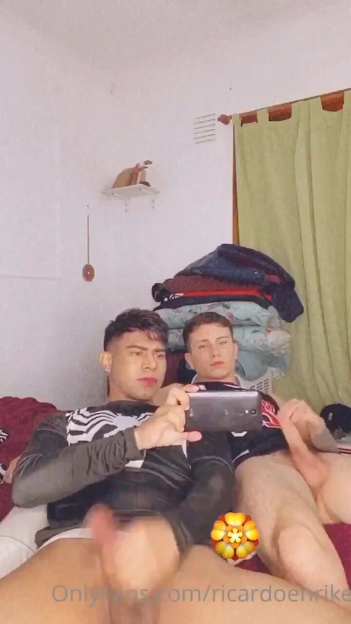 2 friends wanking - video 2