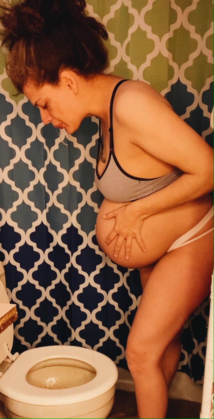 Preggo Puke - Pregnant woman puking morningsickness - ThisVid.com