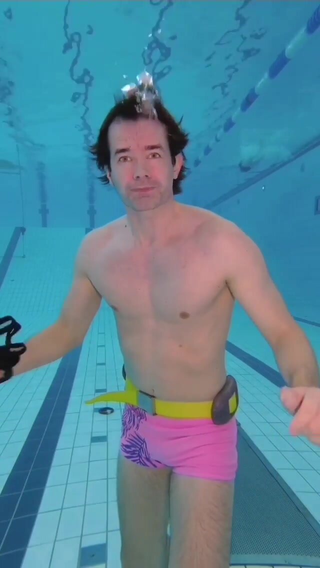 Barefaced underwater in bulging rose speedo