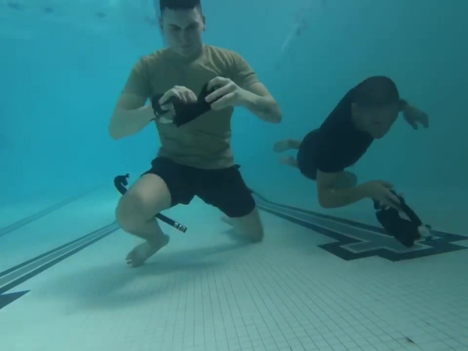 Gearing up underwater - video 2