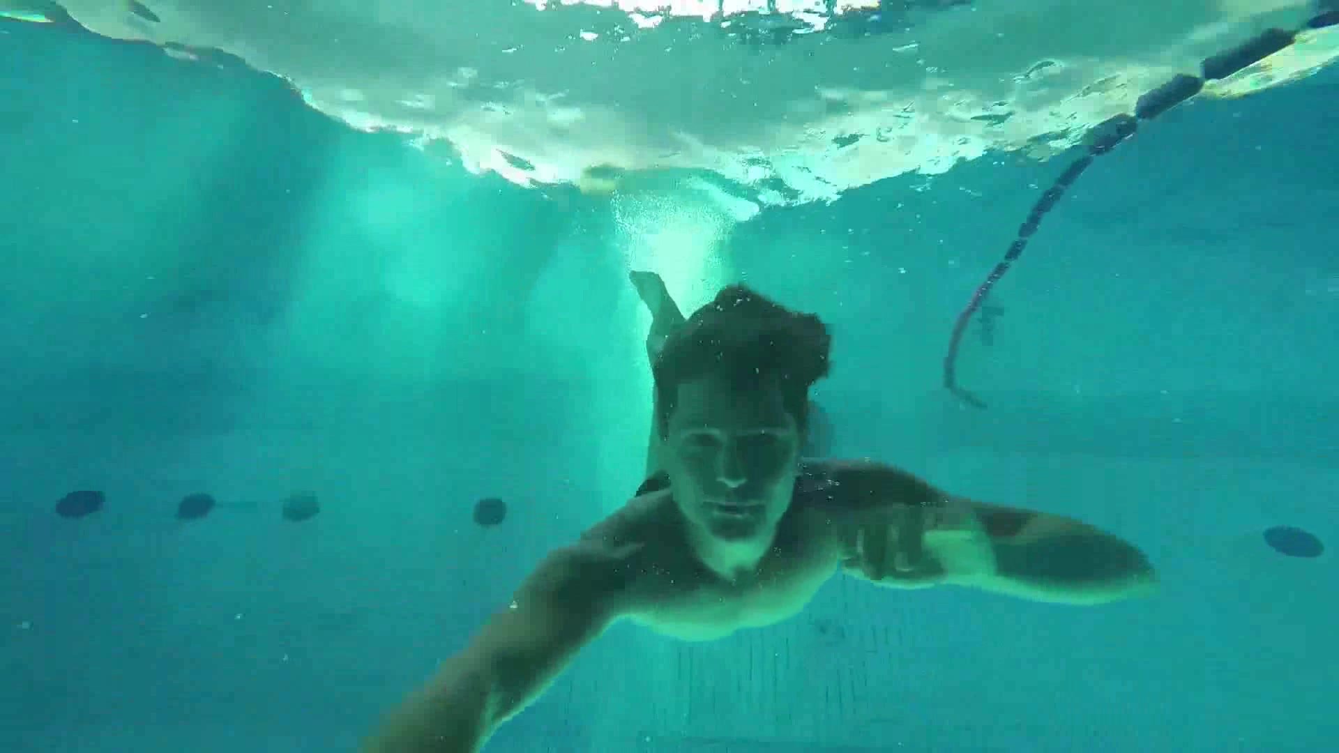 Underwater barefaced frenchie in bulging speedo