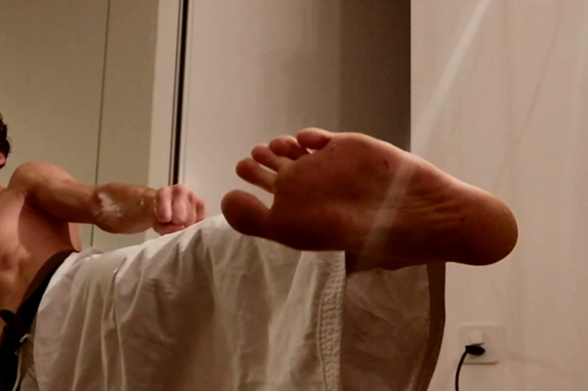 Kick your face
