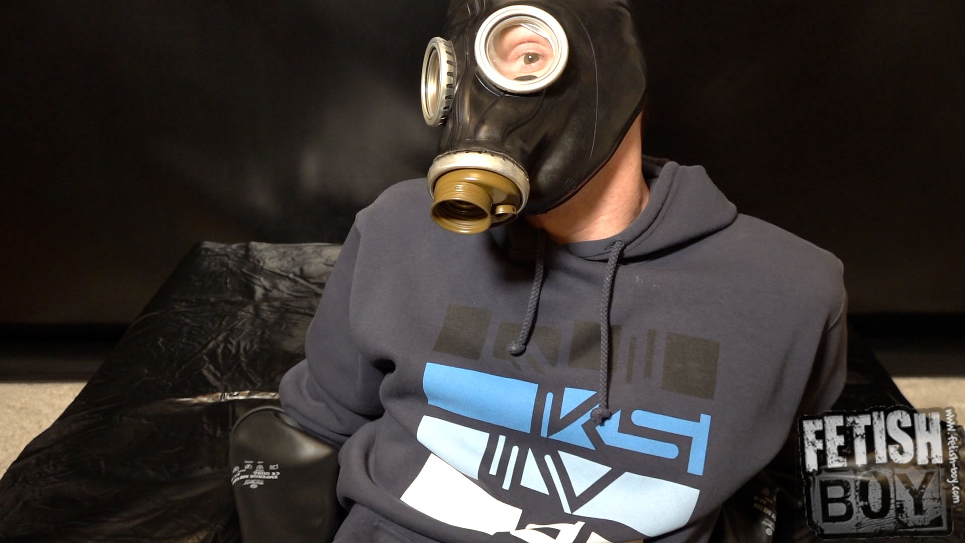 FETISH-BOY.COM: Gay Skater Sniffer Hooded with Gas Mask Jerks Off