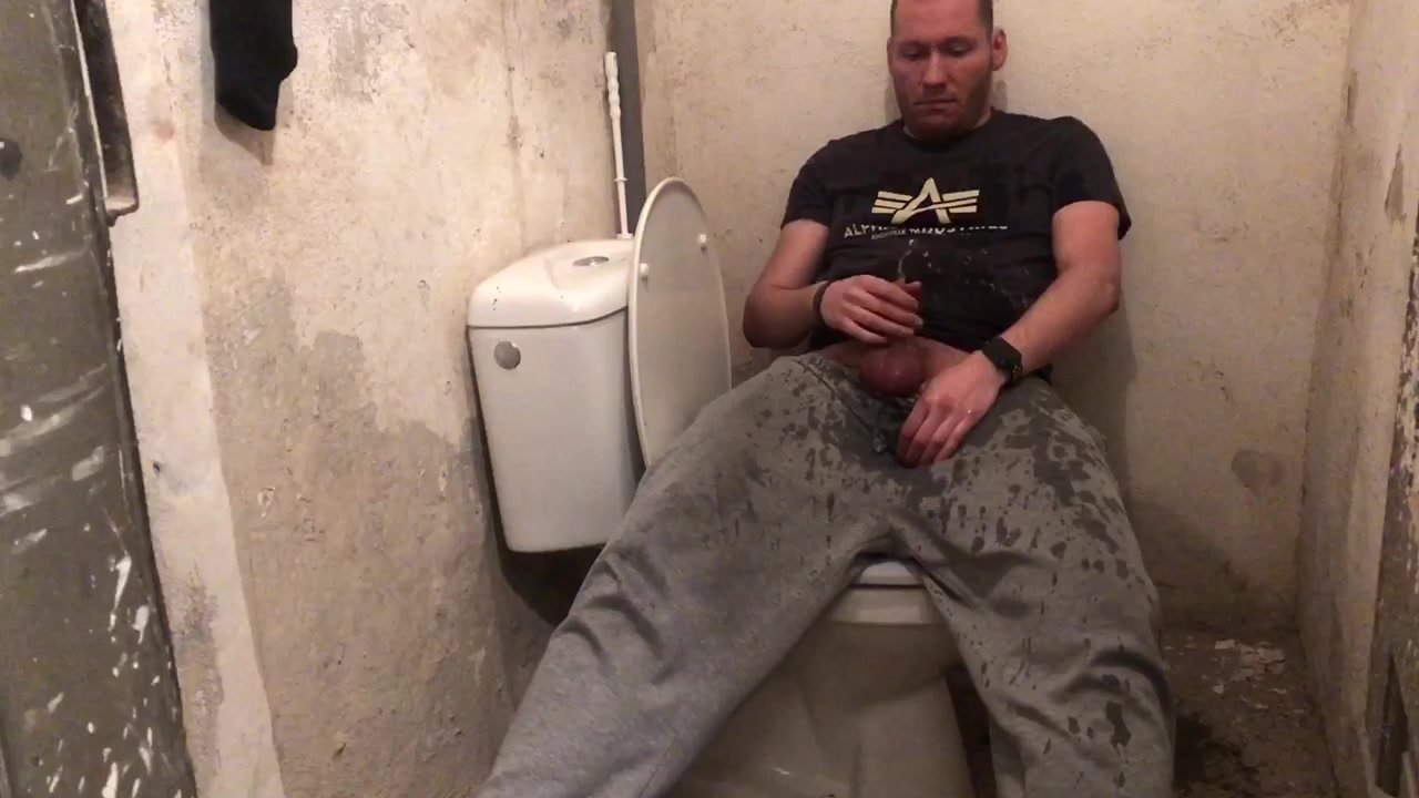 Dirty lost place toilet piss fun