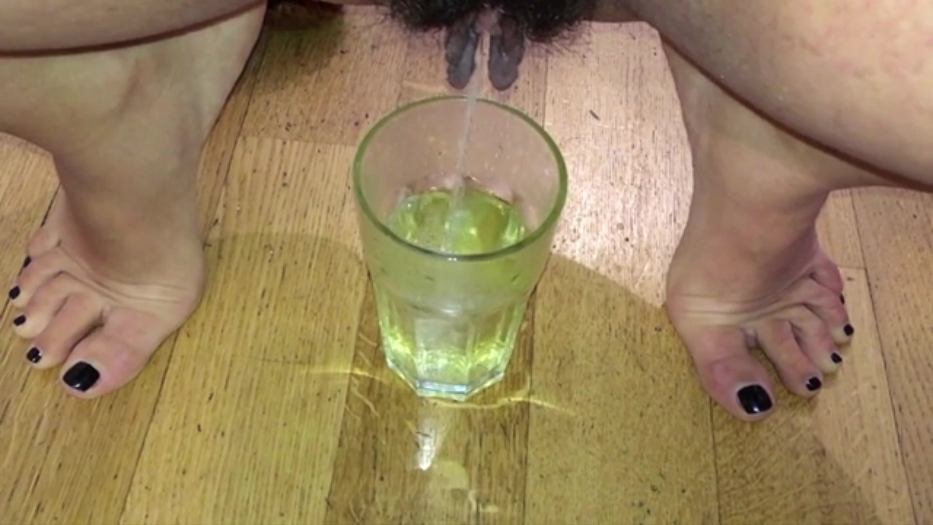 long labia piss on hairy pussy