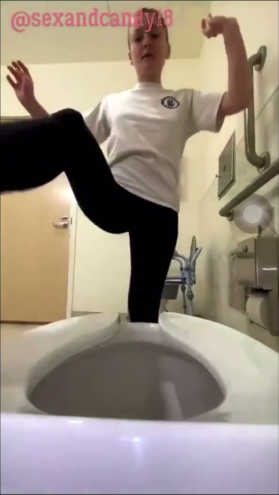 Sexy girl poops in public toilet