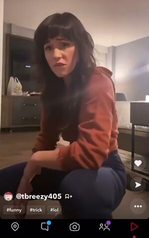 Sexy Snapchat girl farting