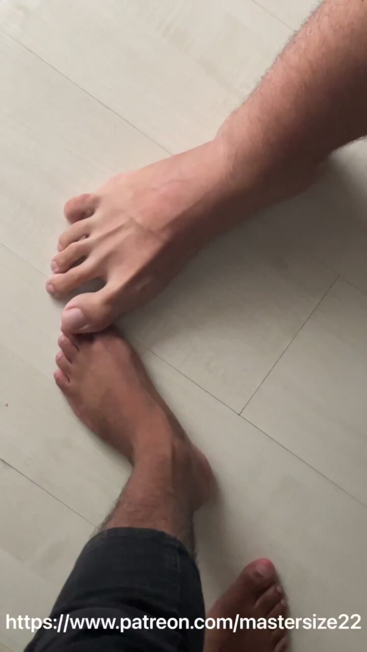Comparing feet size 22us x 9us