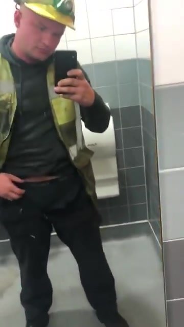 Tradie showing off his cock in the bathroom