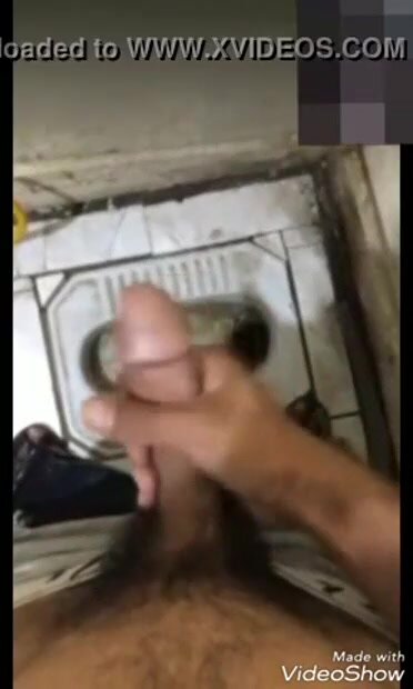 Turkish guy jacking off and nutting