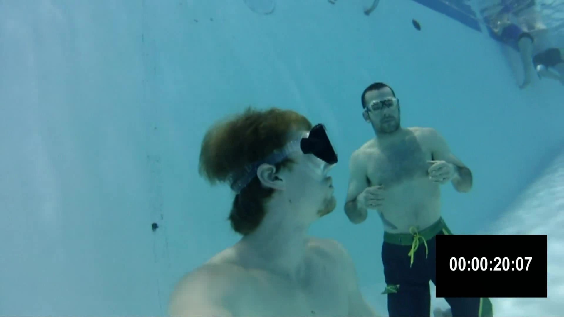 Underwater masked breathold contest