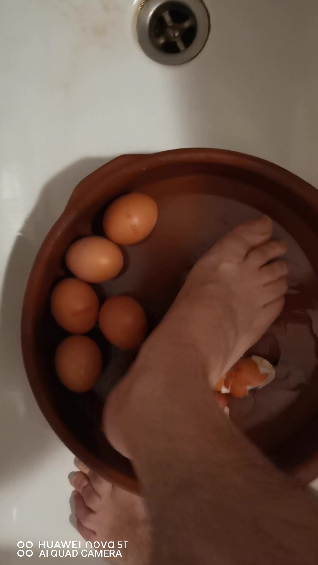 cracking eggs with the feet