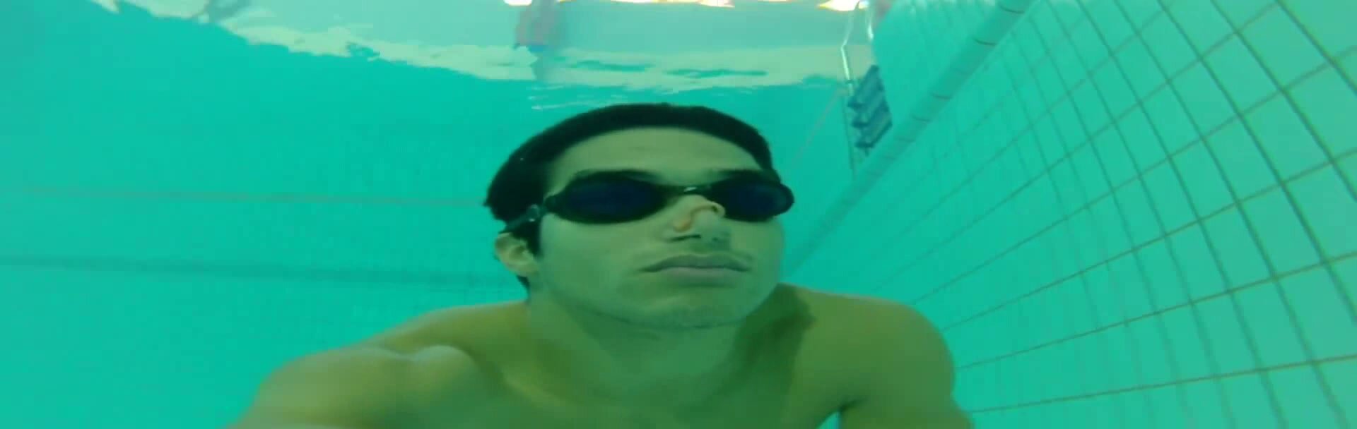 Relaxing underwater apnea with goggles