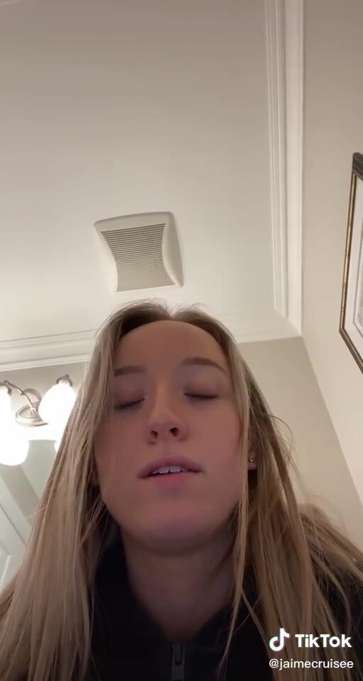 Tiktok Girl Peeing In The Toilet For A Long Time