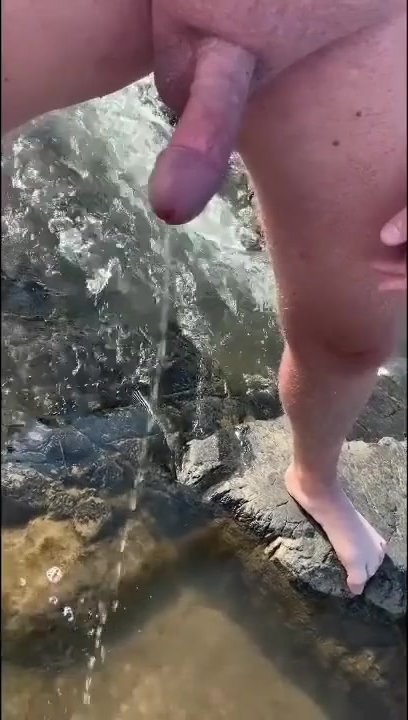 Daddy piss in the river