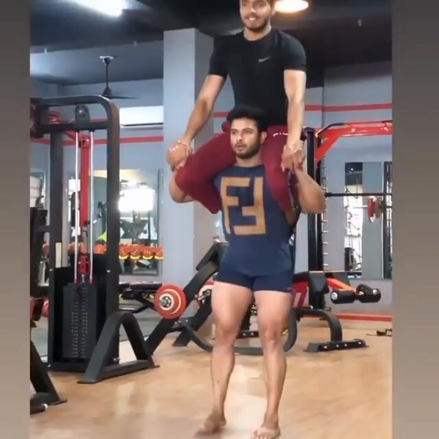 Shoulder Ride Squats On A Muscle Guy Thisvid Com
