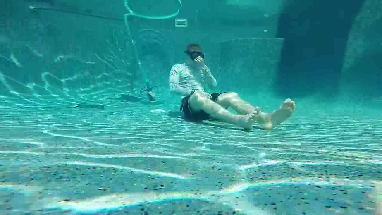 Underwater three minutes masked breathold
