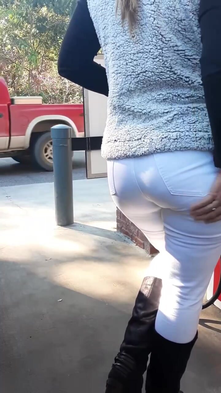 Massive jeans poop in public