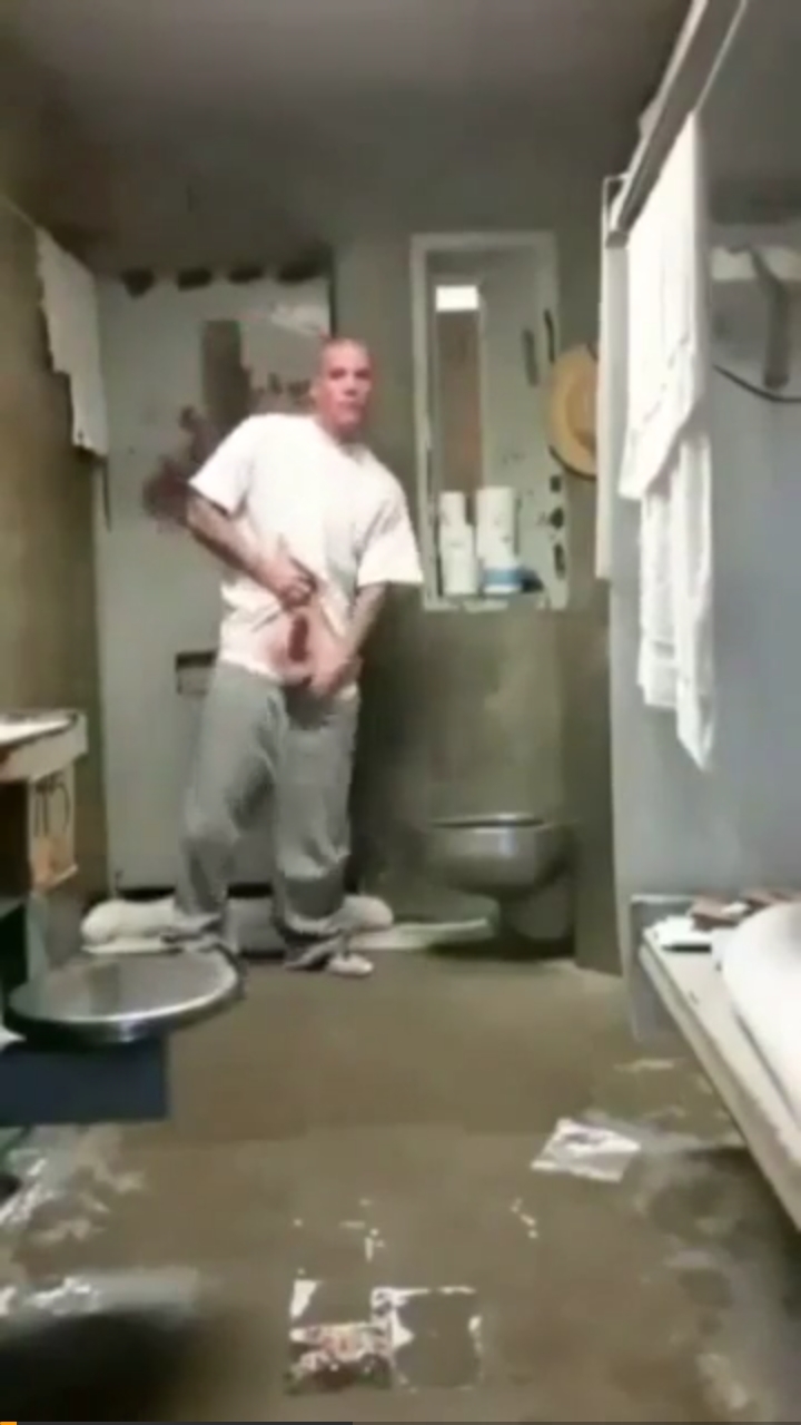 Jacking off in jail - video 2