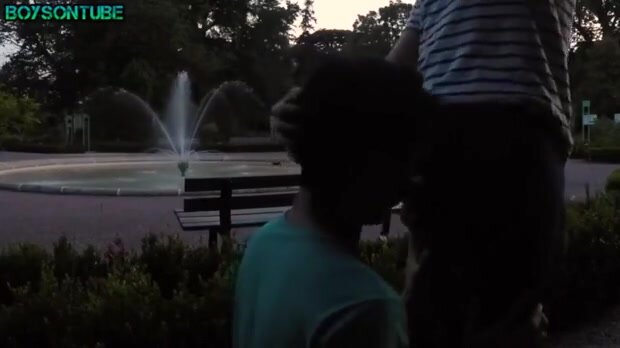 Twink blowjob a big cock and cumshot in the park
