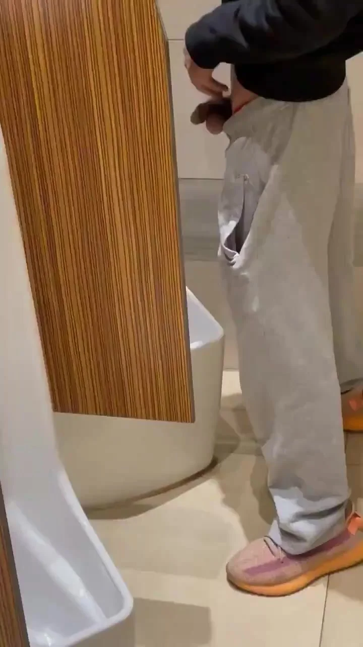 Handjob: urinal - ThisVid.com