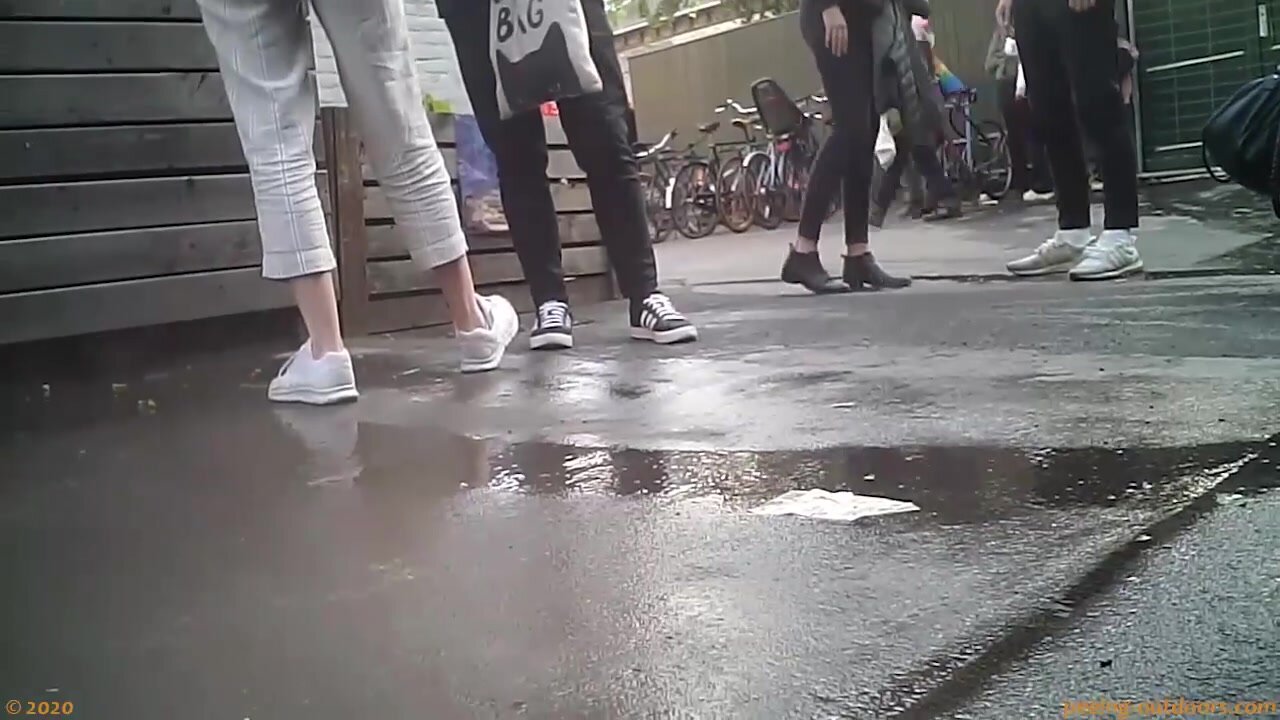 Girl pees herself in public (Real)