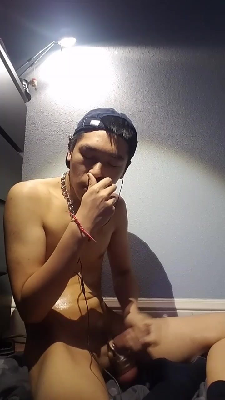 oiled asian twink huffs