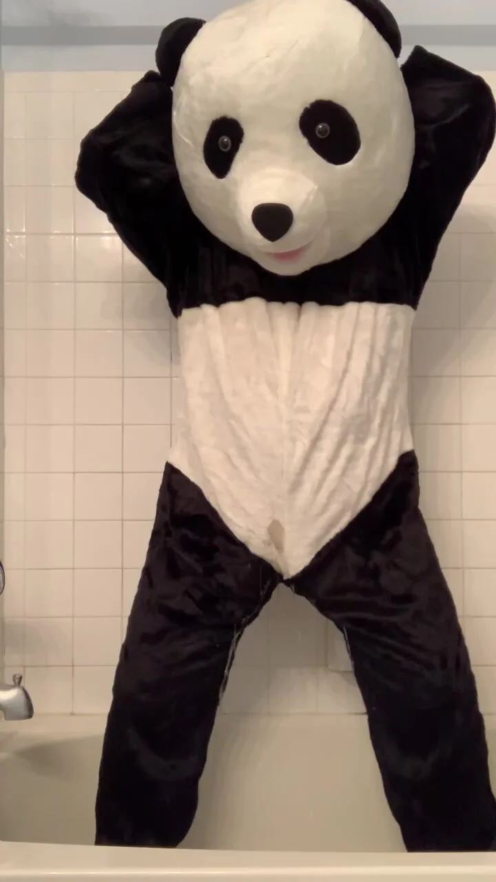 Panda costume wetting - ThisVid.com 日本語で