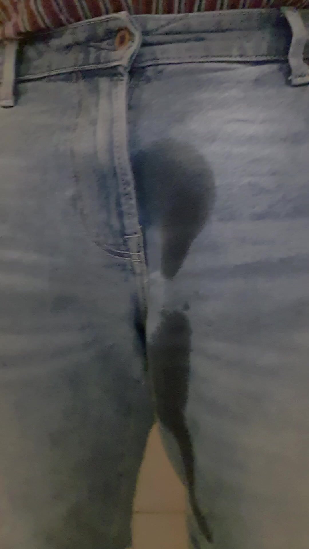 Pissing my jeans - video 2
