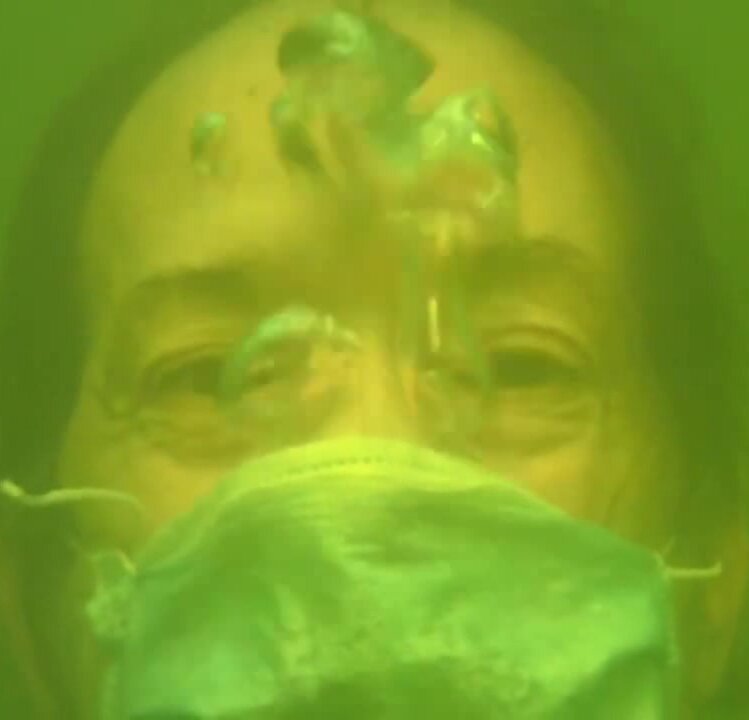 Talking barefaced underwater with mask and bubbles