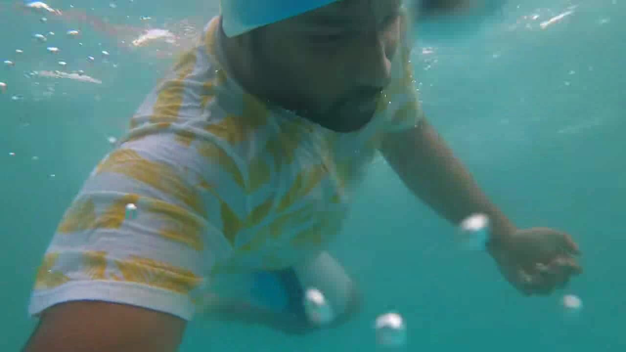 Barefaced arab swimming underwater