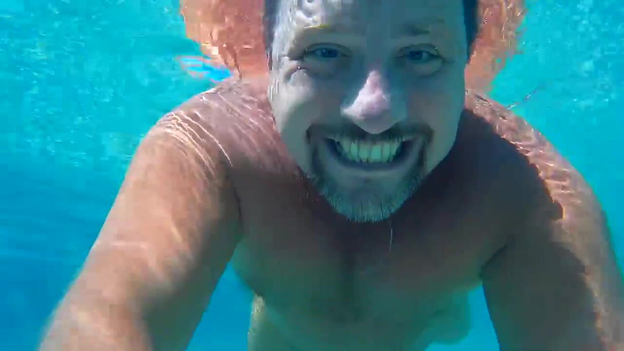 Barefaced handsome beefy man underwater