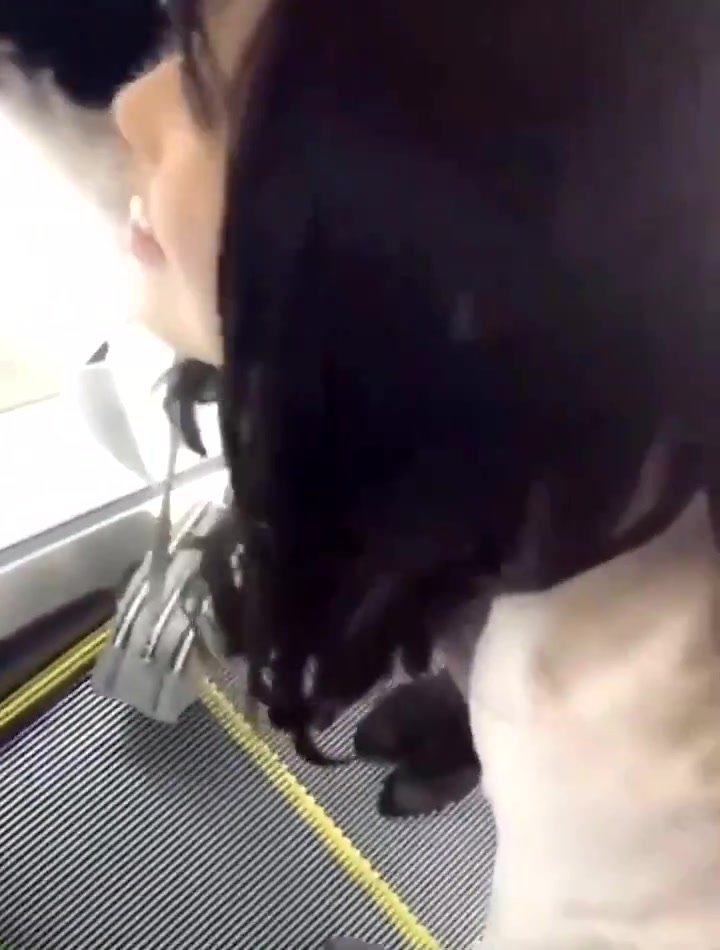 girls on escalator need to pee