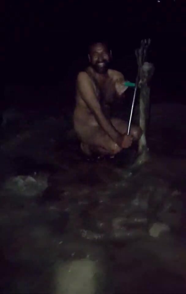 Desi uncle nude bath in tubewell
