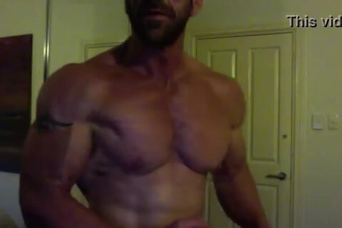 Hot muscle daddy flexes and cums
