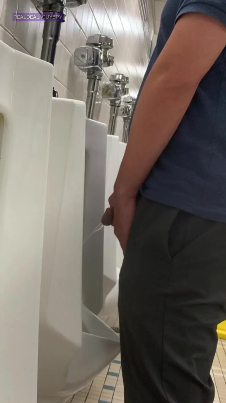 Urinal spy Asian guy - ThisVid.com