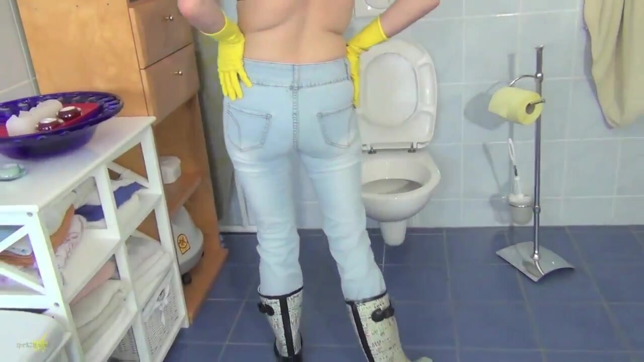Shit in Jeans - video 2