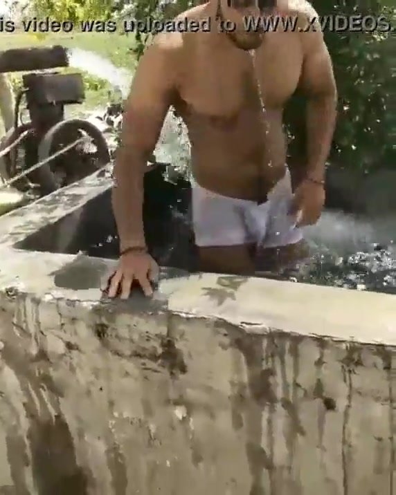 Sexy Jatt Com - Sexy Bulge: Punjabi Hunk Bathing - ThisVid.com