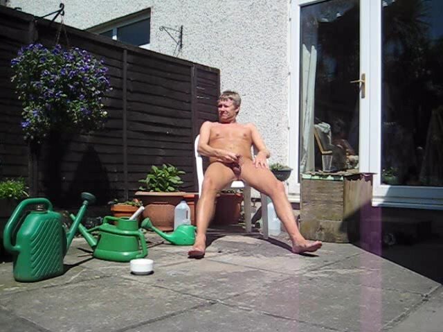 Outdoor wank at home