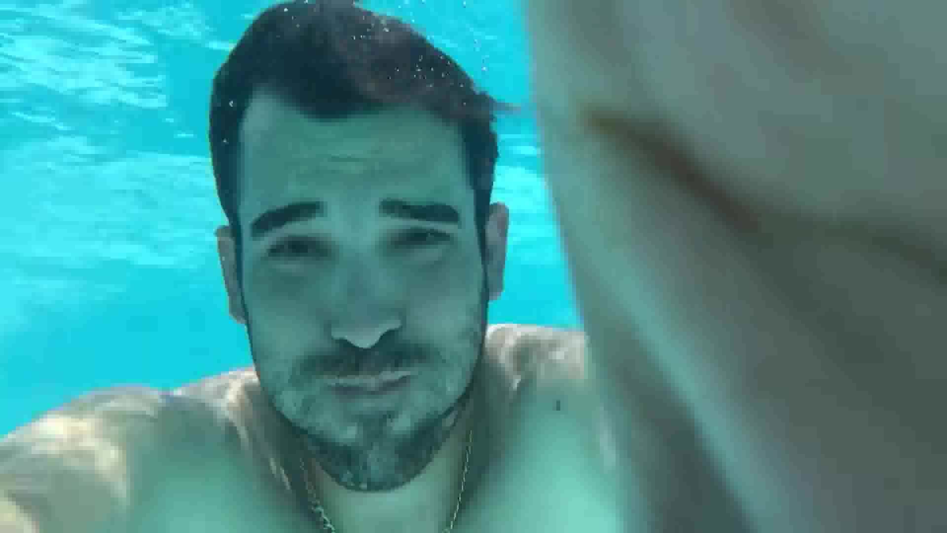 Bearded cutie swims barefaced underwater