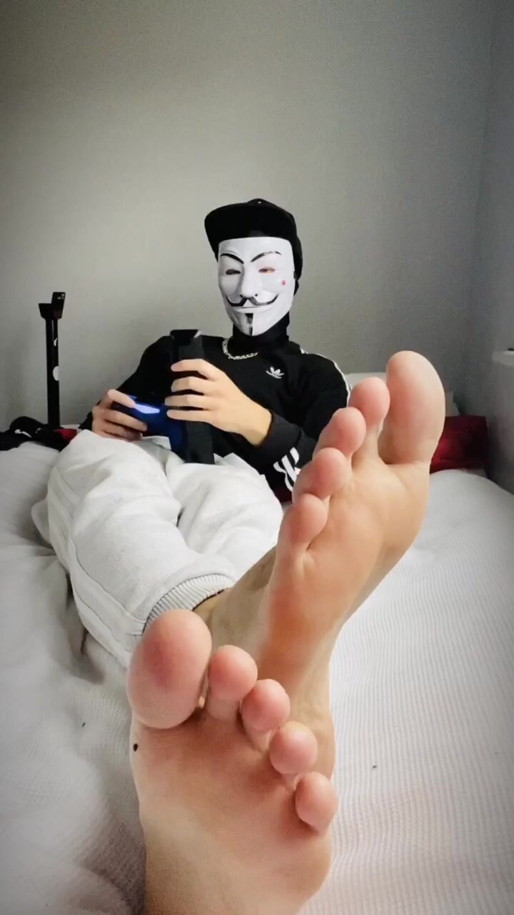 hijab self sucking toes webcam