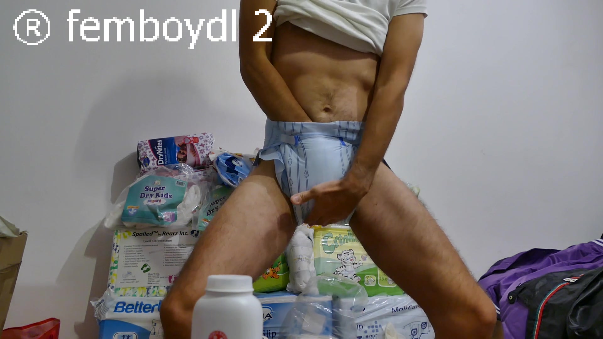 long video - enjoying a diaper while shopping in tight ripped jeans