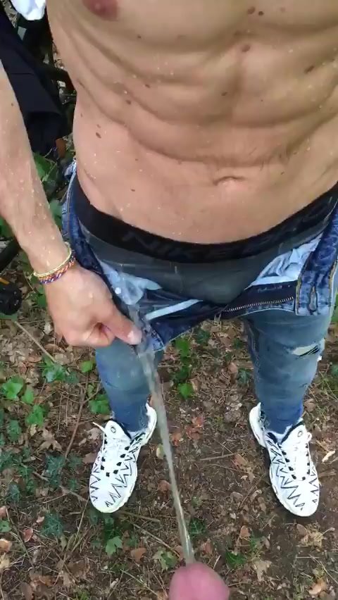 Abs pissing