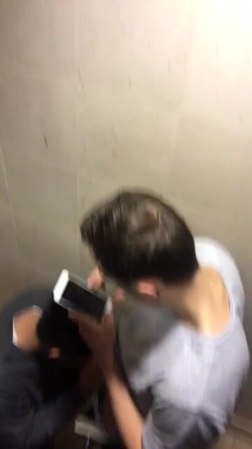 Guy getting head whilst on Grindr