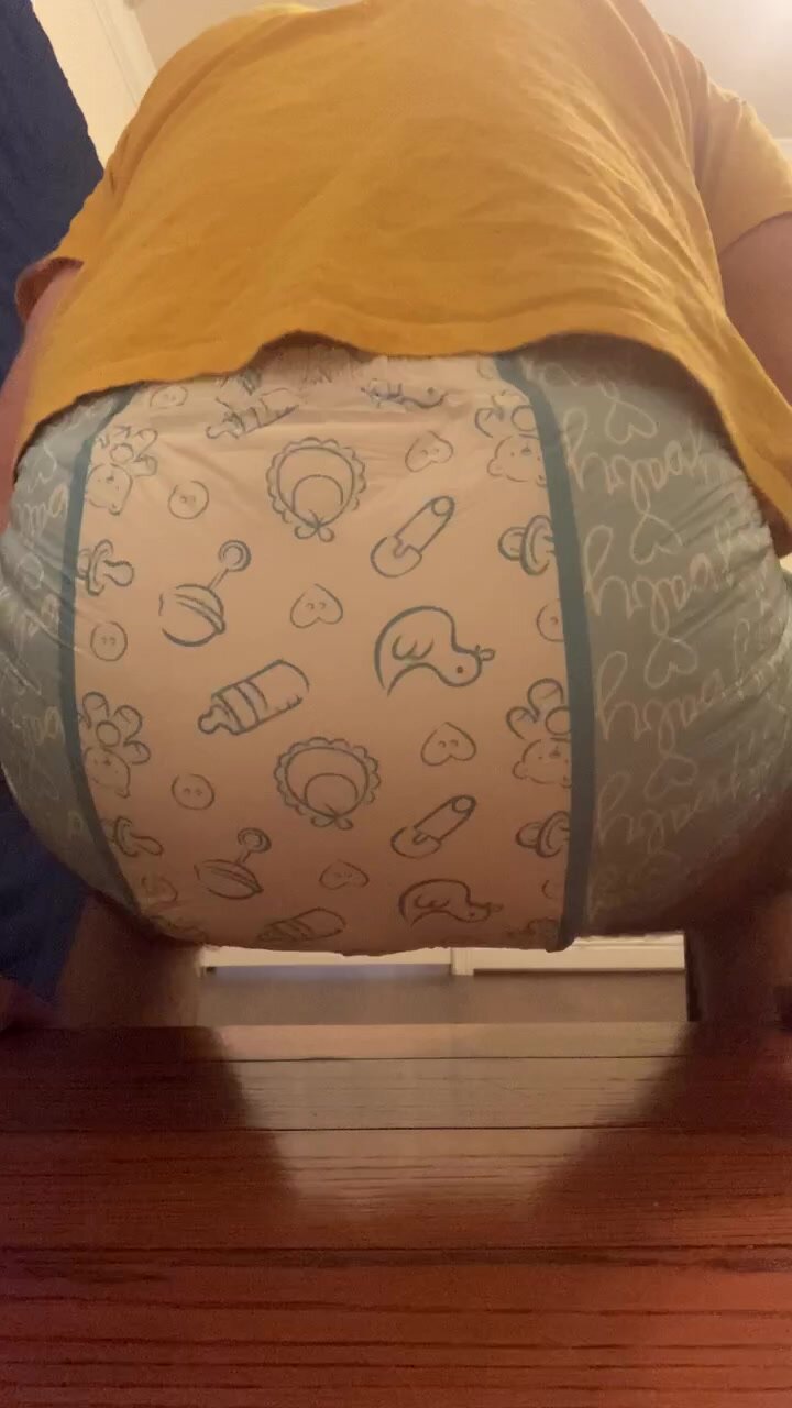 Small diaper poop and squish