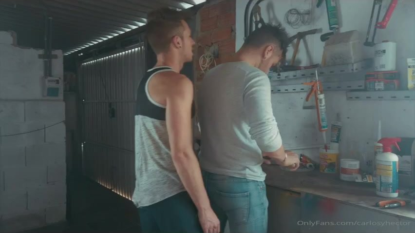 Latin gay couple fucks at kitchen